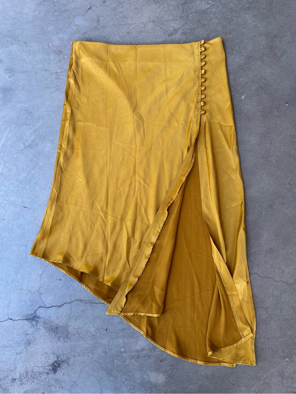 Micas Elegant Gold Asymmetrical Skirt with Button Detail size XXL